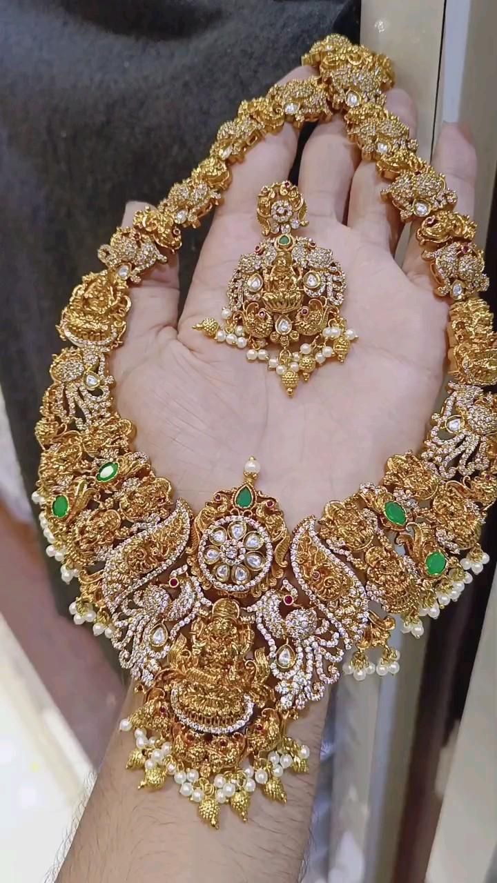 The Art Mitva Diamond Necklace Set